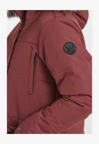 Ej vald, russet brown