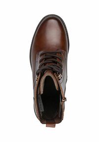 Stivale alla caviglia in pelle marrone con punta rotonda, lacci sulla parte frontale e zip laterale. Interno foderato in materiale morbido, che presenta una finitura testurizzata.