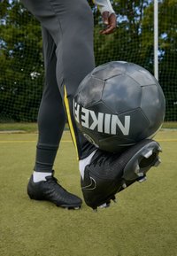 Non sélectionné, black