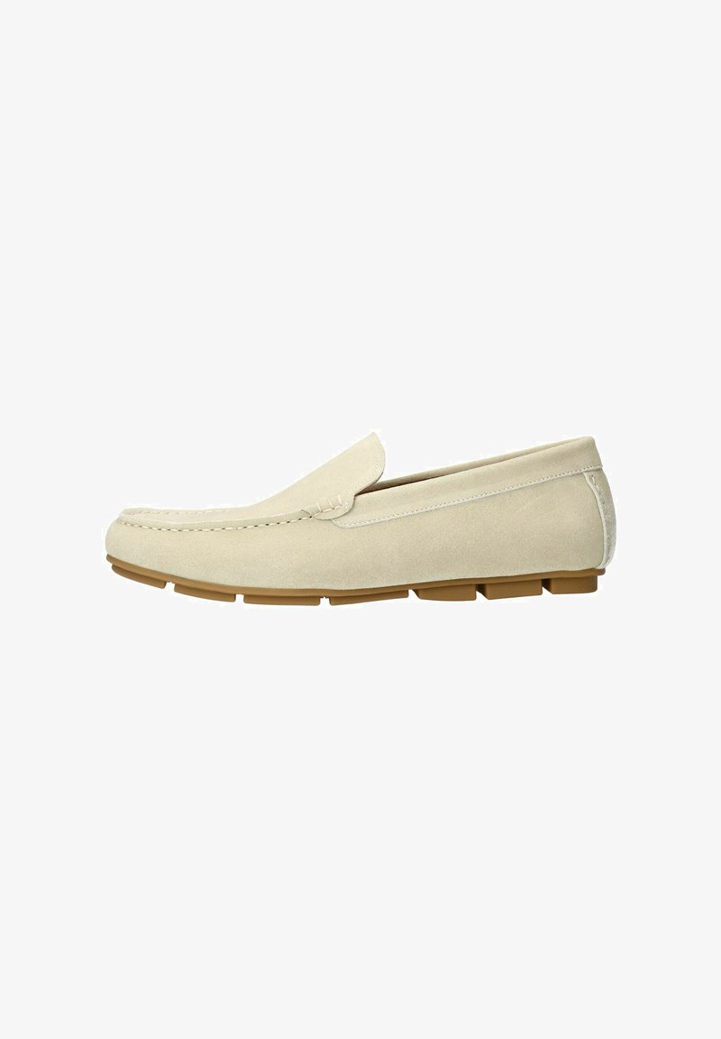 Beige Wildleder Slipper mit glatter Oberfläche, gesteppten Details und einer flexiblen Gummisohle. Abgerundete Zehenform und Slip-On-Design.