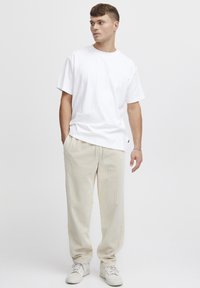 Solid SDGUTTI STRAIGHT FIT - Broek - oatmeal