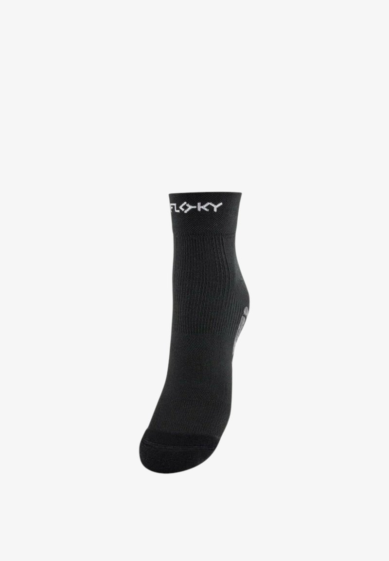 Chaussette cheville noire avec texture côtelée et texte de logo blanc près du bord supérieur sur fond blanc.
