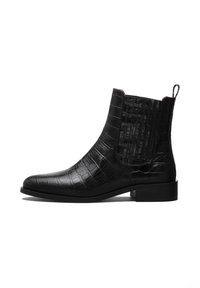 Schwarze Ankle-Boots mit strukturiertem Krokodilmuster, glattem Zehenbereich, elastischen seitlichen Einsätzen und niedrigem Blockabsatz.