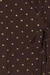 Never Fully Dressed PLISSE WRAP DRESS - Koktailové šaty/večierkové šaty - brown