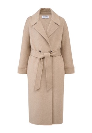 Beige wollen jas met een paspelkraag, dubbele knopen en eenzelfstrik ceintuur. Beschikt over brede mouwen en een knielange snit.