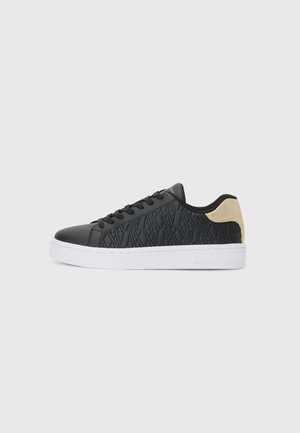 - Sneakersy niskie