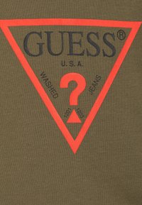 Guess CORE TODDLER KIDS BOY - Apdrukāts T-krekls - army olive