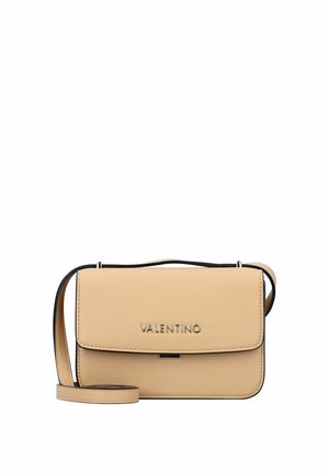 Valentino Schultertasche aus beigem Leder mit magnetischem Klappverschluss, schwarzer Einfassung, geprägtem Logo und abnehmbarem Riemen. Kompakte rechteckige Form.