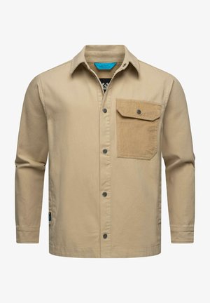 Cămașă khaki cu butoni, având un buzunar pe piept cu clapetă din catifea, guler, mâneci lungi și o croială lejeră, fabricată dintr-un material rezistent.