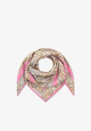 Vierkante sjaal met beige en bruin dierenprint, roze rand, losjes opgerold in een slinger op een witte achtergrond.