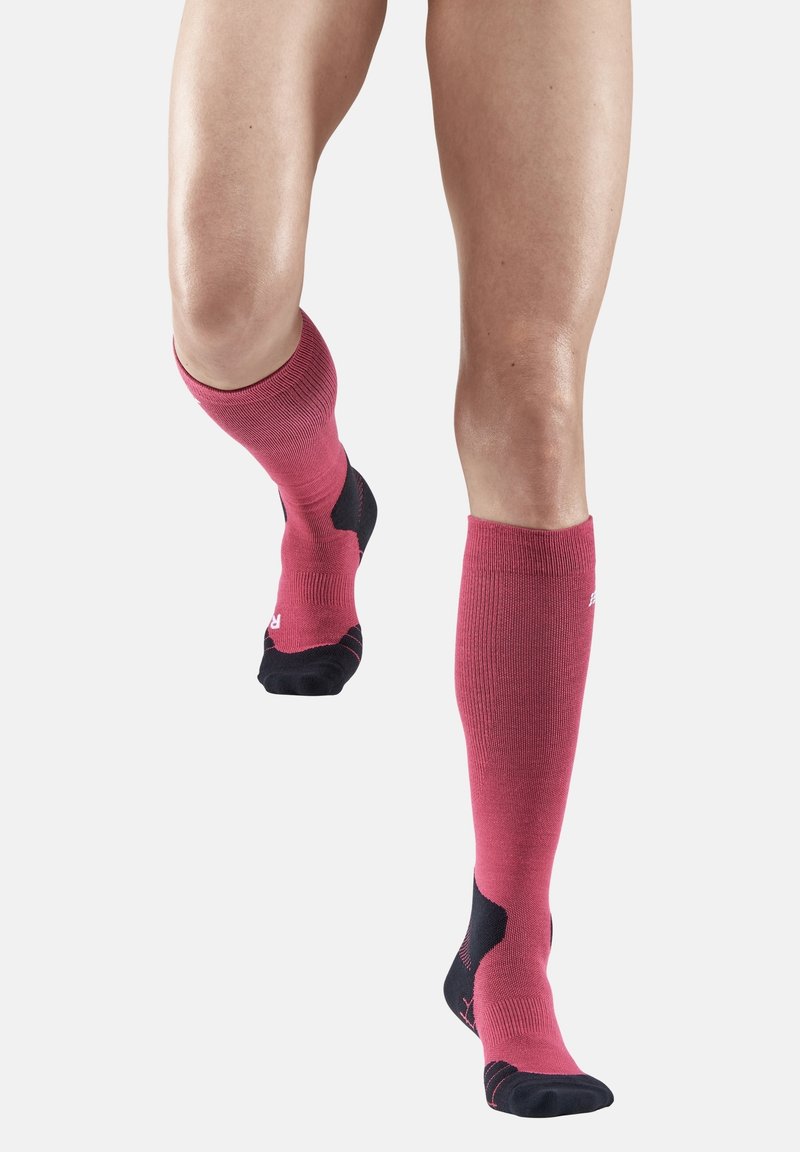 CEP LIGHT MERINO HIKING COMPRESSION SOCKS KNEE-HIGH WOMEN - MADE IN GERMANY - Kniekousen - berry