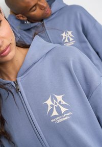 Multiply Apparel SKETCH - Mikina so zipsom - wild wind