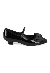 Zapato Mary Jane de charol negro con punta redondeada, pequeño tacón cuadrado y un acento de lazo texturizado en negro en la parte superior. Incluye una correa ajustable.