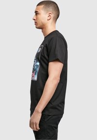 Merchcode BACK TO THE FUTURE OUTATIME TEE - T-shirts med print - black