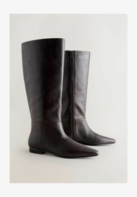 Wybrany, chocolate brown leather