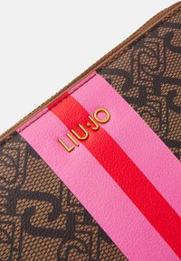 LIU JO ZIP AROUND - Novčanik - deer