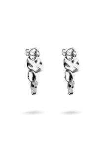 Orecchini in argento con un design scultoreo e organico, caratterizzati da forme arrotondate e una finitura lucida. Hanno una chiusura a perno.