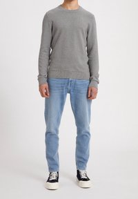 ARMEDANGELS Stickad tröja - mottled grey