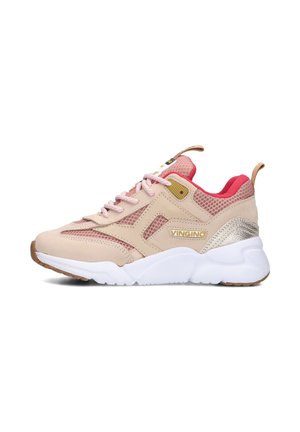 Hellrosa Sportschuhe mit Mesh-Details, goldenen Akzenten und weißer Sohle. Ausgestattet mit rosa Schnürsenkeln und einem gepolsterten Kragen für zusätzlichen Komfort.