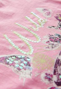Next FLOWER SEQUIN  - Tričko s potlačou - pink green