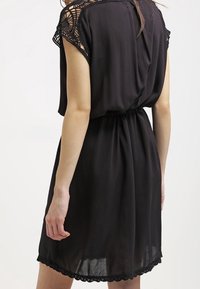 Cream Vestido informal - black