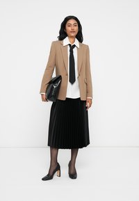 DRYKORN ATLIN - Blejzer - brown