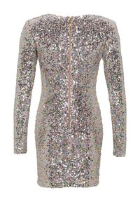 Robe à manches longues jusqu'aux genoux, entièrement recouverte de sequins multicolores, avec une fermeture éclair visible dans le dos.