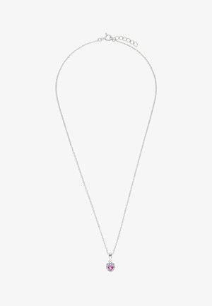 Zilveren ketting met hanger in hartvorm met een roze steen, omringd door heldere accenten. Eenvoudig ontwerp, fijne schakels.
