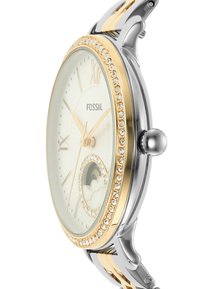 Montre Fossil en or et argent avec un cadran rond, des accents en cristal, des index en chiffres romains et un cadran à motif avec un croissant de lune.