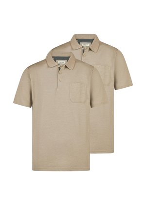 Dwie beżowe krótkie koszulki polo z kołnierzykami, trzema guzikami i kieszeniami na lewej piersi, ułożone jedna za drugą.
