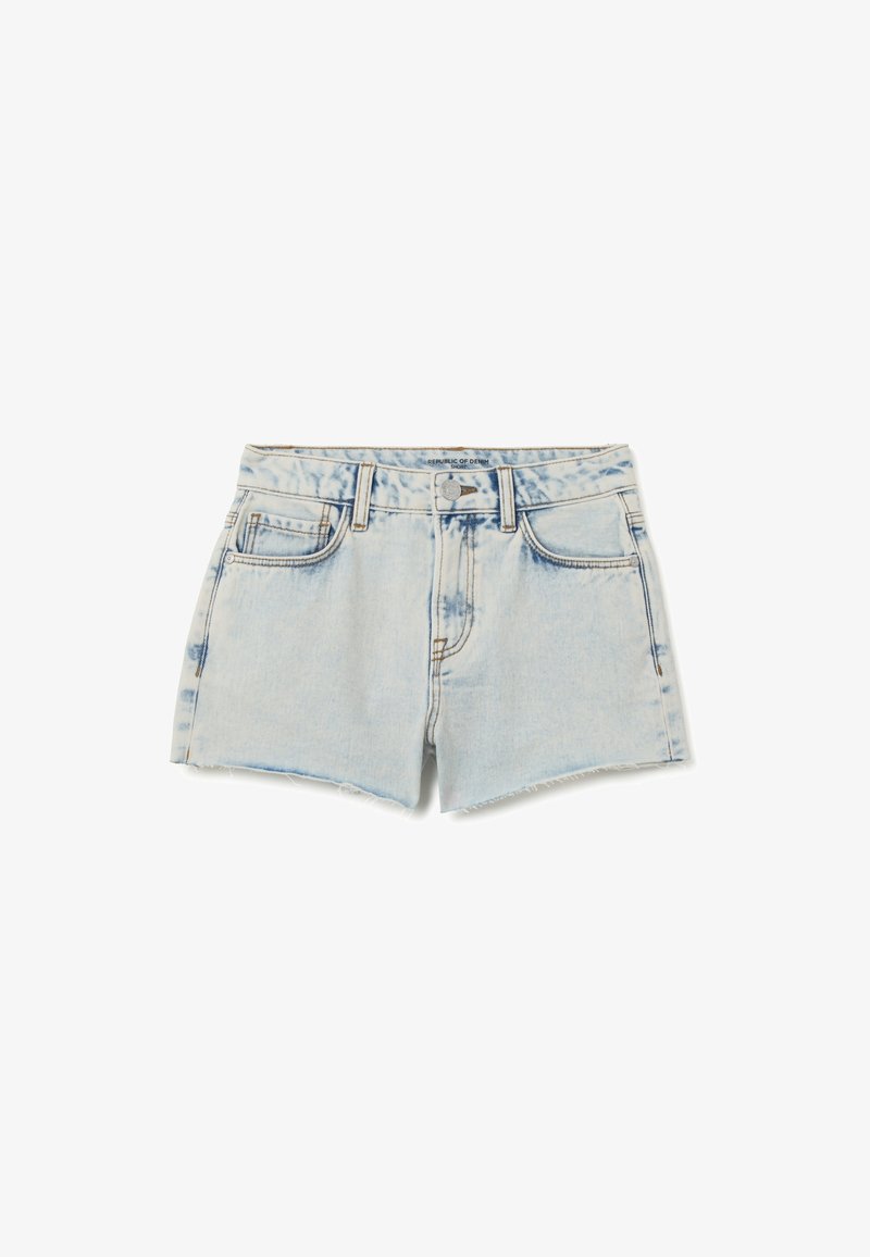 Shorts en denim bleu clair taille haute avec poches avant, fermeture à bouton, passants de ceinture et ourlet brut.