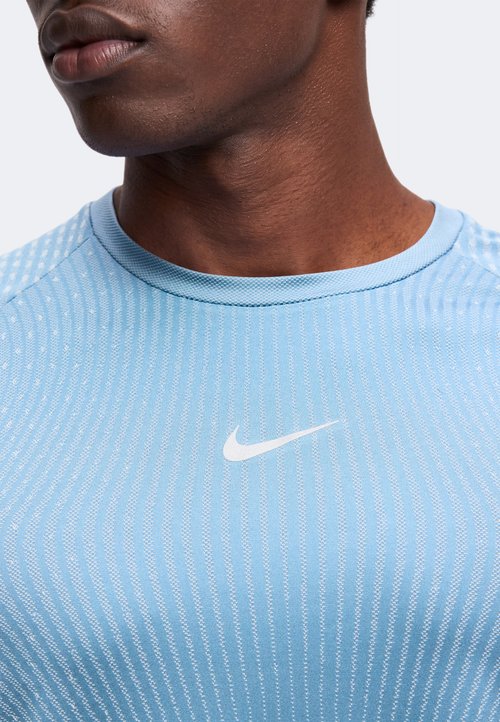Nike Stride Short Sleeve Top — photo 6