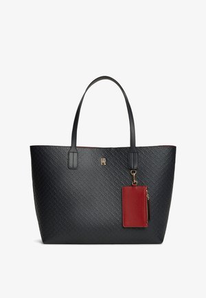 Borsa tote nera testurizzata con due manici e una piccola pochette rossa con cerniera attaccata, con un logo dorato sul davanti.
