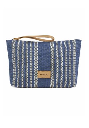 Blau-beiger gestreifter gewebter Clutch mit braunem Handgelenksriemen und einem kleinen braunen Aufnäher mit der Aufschrift „VERDE“ vorne in der Mitte.