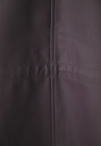 Vero Moda Tall VMMALOU COATED JACKET  - Jachetă impermeabilă - plum perfect