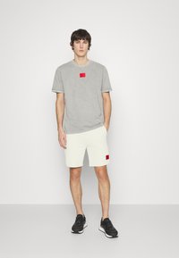 HUGO DIZ - Calças de fato de treino - natural