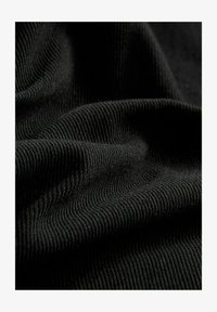 Selezionato, black