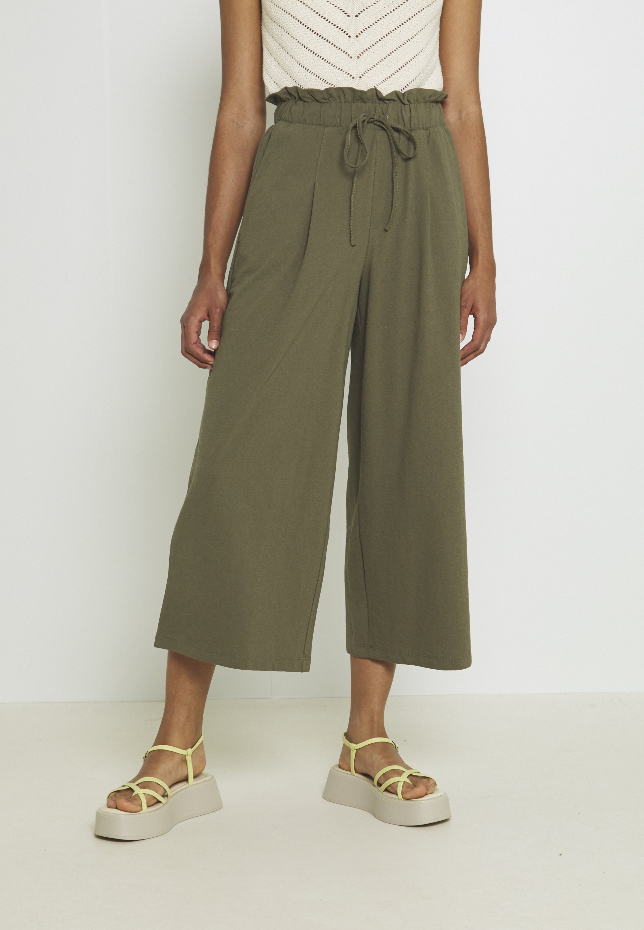 ONLY ONLKIRAS LIFE CULOTTE PANTS - Pantalones - kalamata/verde oscuro -  Zalando.es