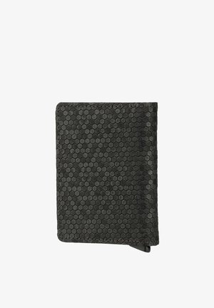 Portafoglio nero testurizzato con motivo esagonale e bordi cuciti, chiuso su sfondo bianco.