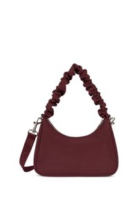 Borsa a mano in tessuto marrone rubino con tracolla arricciata, zip argentata e texture liscia. Presenta una forma rettangolare con bordi arrotondati.