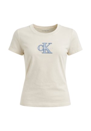 T-shirt beige a maniche corte aderente con scollo tondo e logo "cK" blu di Calvin Klein ricamato sul petto.