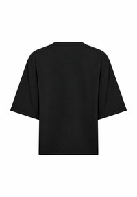 Tricou negru cu mânecă scurtă, croială lejeră, confecționat dintr-un material moale cu guler rotund și o textură fină, fără grafică sau modele vizibile.