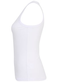 Top in cotone bianco a costine con scollatura rotonda e vestibilità slim. Il materiale sembra morbido, senza motivi o decorazioni visibili.
