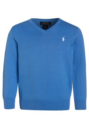 Niebieski sweter z długim rękawem i dekoltem w serek, z prążkowanymi mankietami i dołem, z małym białym logo konia na lewej stronie klatki piersiowej.