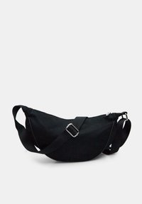 Borsa a tracolla nera realizzata in materiale a rete, con forma curvata, tracolla regolabile e accenti in hardware argento.