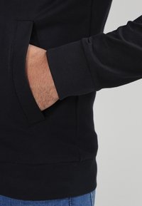 YOURTURN Mikina na zip - black