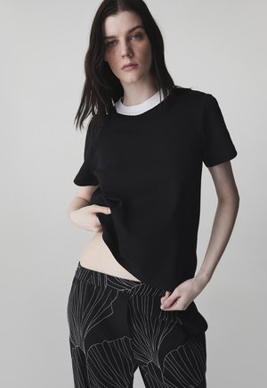 T-Shirt basic - black