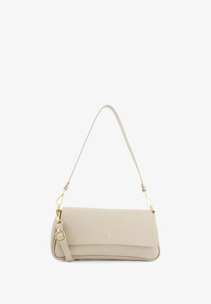 Beige Lederhandtasche mit strukturiertem Oberflächen, rechteckiger Form, verstellbarem Trageriemen und goldenen Hardware-Akzenten. Schlichtes, modernes Design.