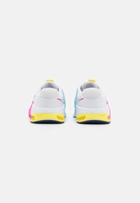 Nike Performance METCON 9 - Trainingsschoen - white/deep royal blue/fierce pink/aquarius blue/light laser orange