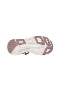 Suela de zapato deportivo con una base de goma de color púrpura claro, detalles en blanco, patrones de banda de rodadura texturizados y recortes para mayor flexibilidad.